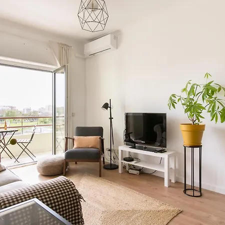 Apartamento Sossegado E Com Luz *